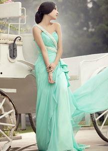 白婚纱吃瓜,揭秘娱乐圈的甜蜜与苦涩