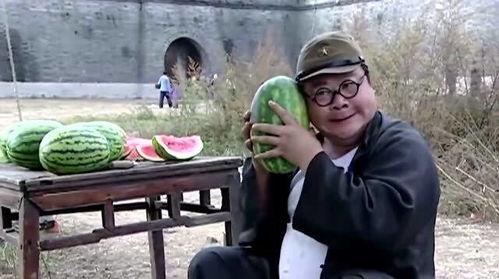 大哥吃瓜太有趣,趣味横生的娱乐圈揭秘之旅