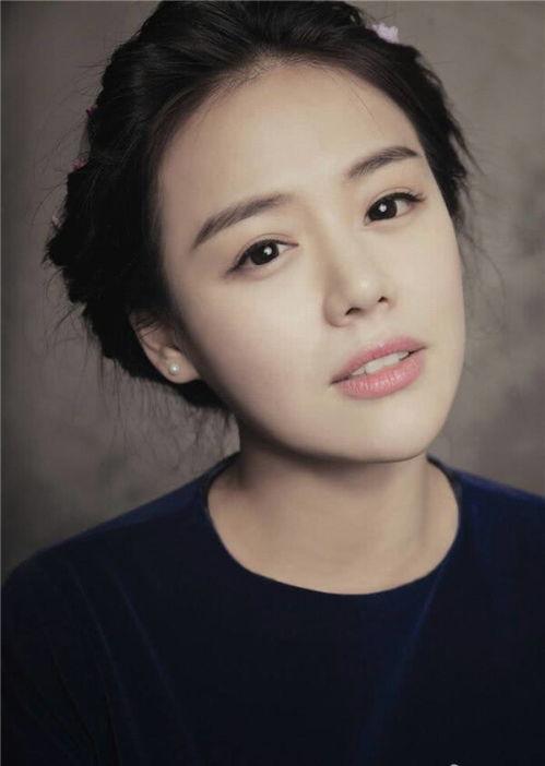 马思纯吃瓜哼哼