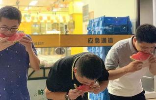 各位群众吃瓜表演